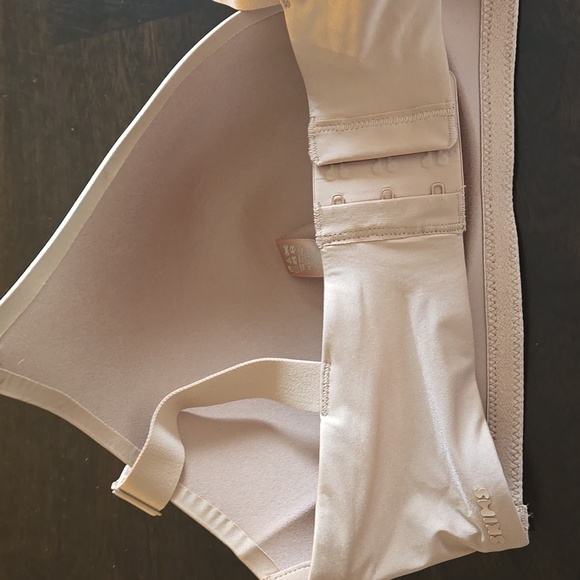 Skims Wireless T-shirt Bra - Picture 3 of 6